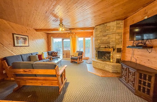 Magnetawan Cottage | Ahmic Lake Resort's 3-Bedroom Cottage (Moose Cottage)