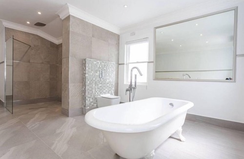 Constantia Hotel | Akamah Estate