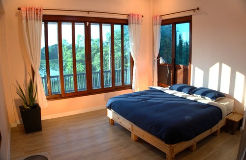 Lumphli Villa | AkiraSunRice Peacefull Villa Calm Ricefield Garden