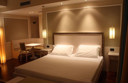 Varano de' Melegari Hotel | Albergo della Roccia
