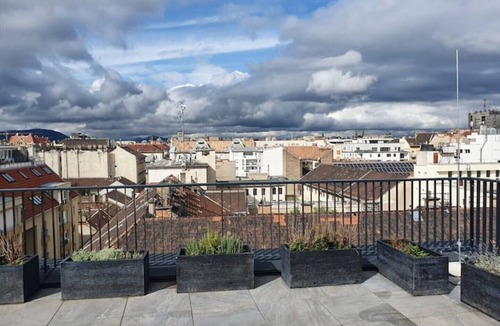 Csarnok negyed Apartment | Alice Central Apartment