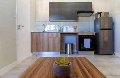 Greater Johannesburg Metropolitan Area Apartment | #AlimamaSpaces: Nonku's Greenlee Studio