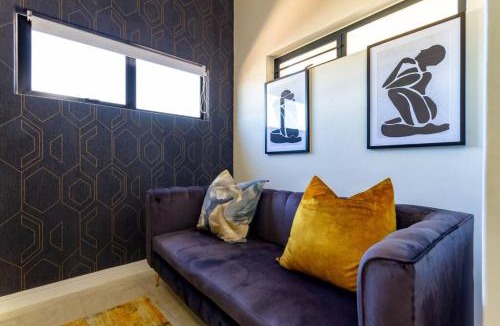 Greater Johannesburg Metropolitan Area Apartment | #AlimamaSpaces: Nonku's Greenlee Studio