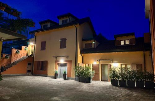 Vimercate Apartment | All'Antica Distilleria, Free Private Parking