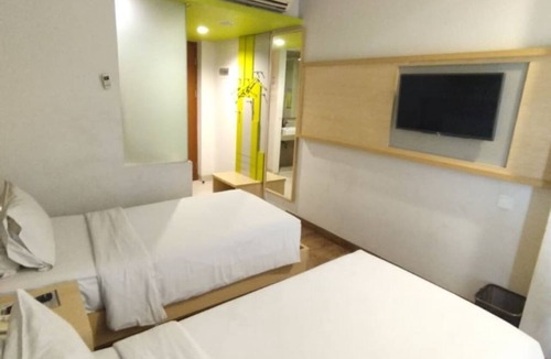 Menteng Hotel | Alltrue Lite Senen Jakarta
