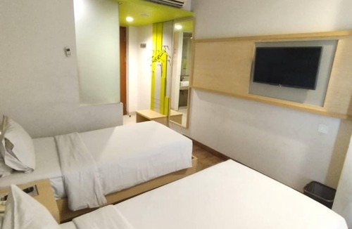 Menteng Hotel | Alltrue Lite Senen Jakarta