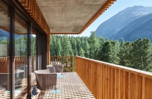 Pontresina Apartment | Alpine Lodge 6-Bett-Wohnung mit Galerie by Interhome