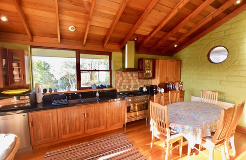 Katoomba Villa | Amaroo Mountaintop Villa | Deluxe Eco, 5 Bedroom, 3.5 Bathroom, Jacuzzi, Views