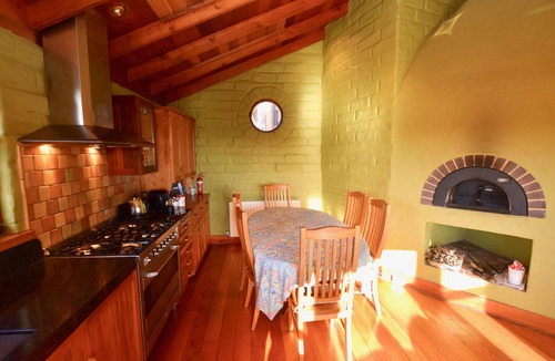 Katoomba Villa | Amaroo Mountaintop Villa | Deluxe Eco, 5 Bedroom, 3.5 Bathroom, Jacuzzi, Views