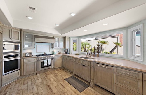 Laguna Beach House | Amazing Beach Front Spacious 5-bedroom house in beautiful Laguna Beach