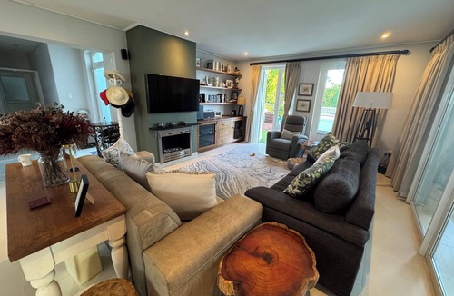 Stellenbosch House | Amazing estate living in the heart of Stellenbosch wine country.