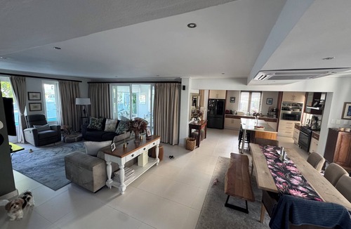 Stellenbosch House | Amazing estate living in the heart of Stellenbosch wine country.