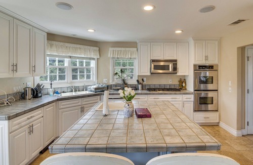 Simi Valley House | Amazing Mtn & City Views! Simi Valley Hideaway