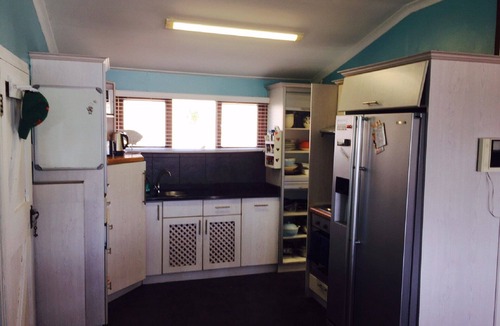 Gansbaai House | AMAZING OCEAN VIEWS + Beach Bungalow