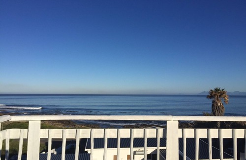 Gansbaai House | AMAZING OCEAN VIEWS + Beach Bungalow