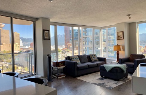 Crosstown Apartment | Amazing Views, DT, Free Parking