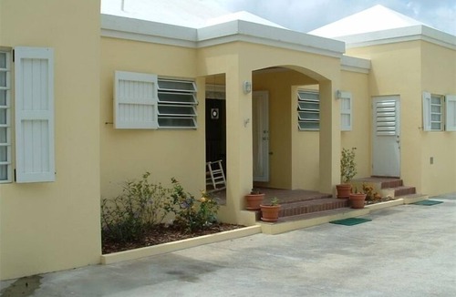 Estate Clairmont Villa | Amazing views from this Mid-Island Villa with swim up pool bar.