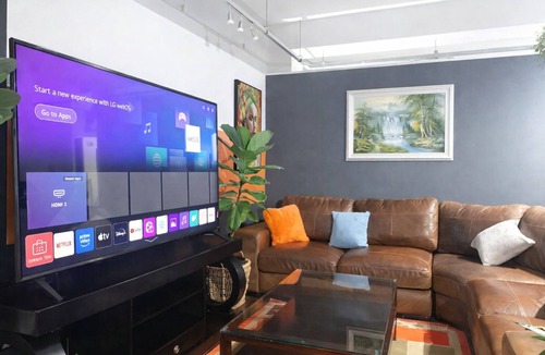 Downtown Johannesburg Apartment | Ambient studio with huge TV and Pool