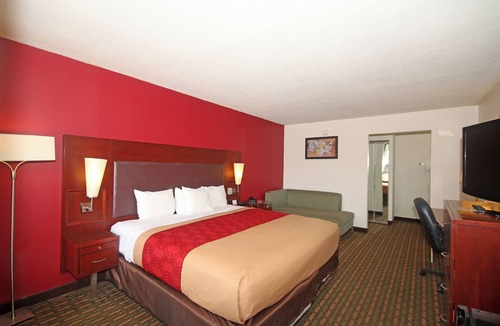 Pilot Mountain Hotel | Americas Best Value Inn Pilot Mountain