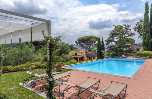 Vaiano House | Ancient barn in Tuscan countryside near Florence