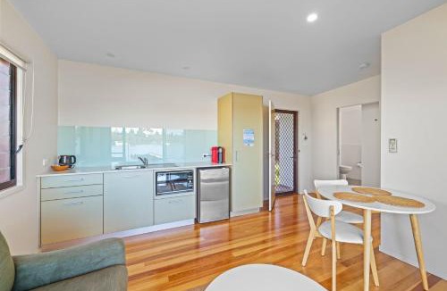 Huskisson Villa | Anglesea Waterfront Bungalow by Book Jervis Bay