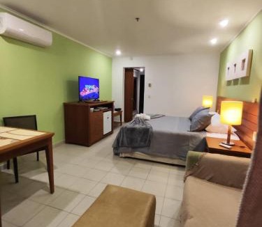 Pontal Apartment | Angra dos Reis - Studio - Condomínio com piscina, bar molhado e marina - Aluguel de Lancha no Local