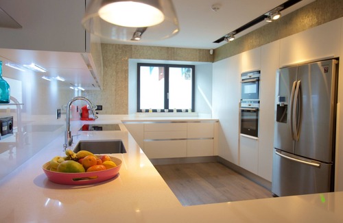 Doussard Villa | Annecy LakeLodge lakeside modern 7 bdrm Villa with new lakefront sauna & jacuzzi