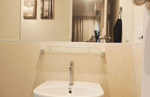 Khanong Phra Hotel | Aob-Oun Homestay