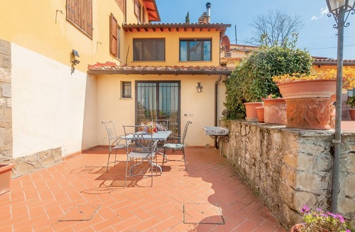 Pian di Sco Apartment | Apartment 'La Loggia' with Shared Pool, Shared Terrace and Wi-Fi