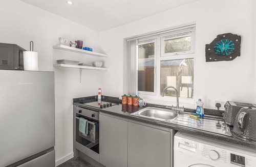 Brackley Apartment | Apartment 1: Badger Haven - Cozy Stay near Town Centre