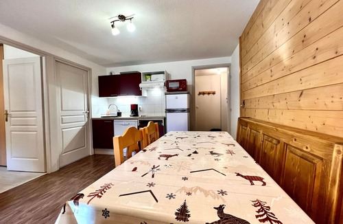 Flumet Apartment | Apartment 6 people with pool and WiFi at the foot of the slopes