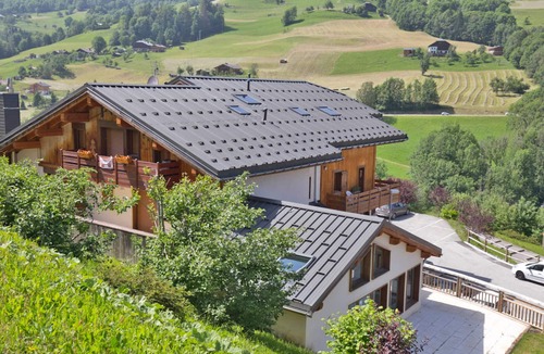 Flumet Apartment | Apartment 6 people with pool and WiFi at the foot of the slopes