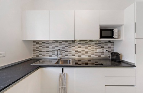 Chiavari Apartment | Apartment 'A Casa Di Brenda' with Mountain View, Wi-Fi and Air Conditioning