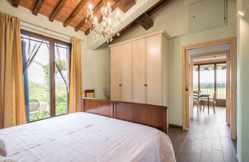 Colle di Val d'Elsa Apartment | Apartment 'Appartamento Belvedere' with Private Garden, Wi-Fi and Air Conditioning
