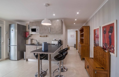 Cerro do Mocho Apartment | Apartment Abelha with Sea View, Infinity Pool, Shared Garden & Wi-Fi