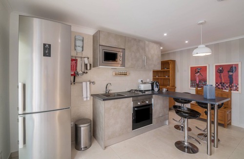 Cerro do Mocho Apartment | Apartment Abelha with Sea View, Infinity Pool, Shared Garden & Wi-Fi