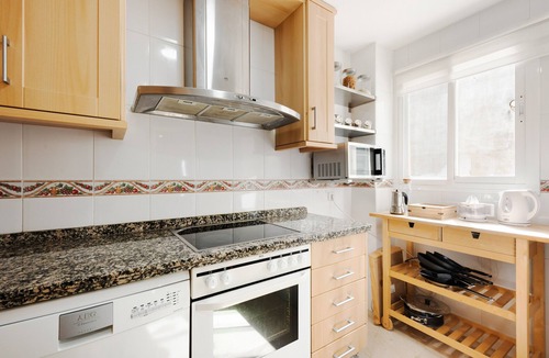 Benalmadena Apartment | Apartment 'Arenal' with Partial Sea View, Wi-Fi and Air Conditioning
