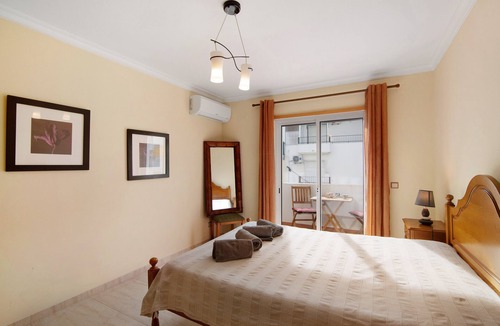 Vila Real Santo Antonio Apartment | Apartment "Beija Flor" with Private Balcony, Wi-Fi & A/C