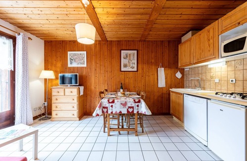 La Giettaz Apartment | Apartment 'Bergeronnette' with Mountain View, Shared Terrace and Wi-Fi