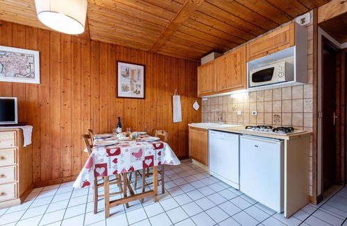 La Giettaz Apartment | Apartment 'Bergeronnette' with Mountain View, Shared Terrace and Wi-Fi