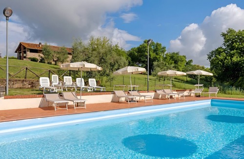 San Macario In Monte Apartment | Apartment 'Casa In Toscana Panoramica-Piscina' with Shared Pool and Shared Garden