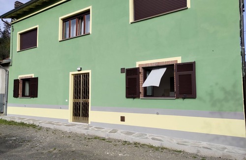 Bagnone Apartment | Apartment 'Ca' Graziosi Fiori' with Mountain View, Shared Garden and Wi-Fi
