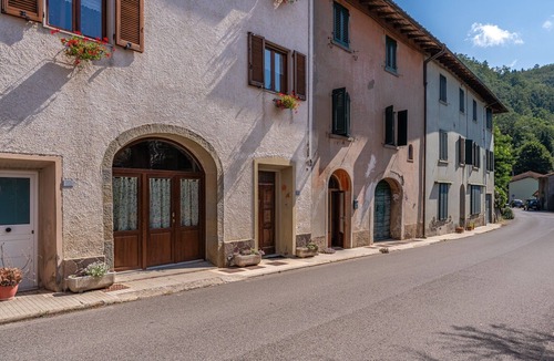San Marcello Piteglio Apartment | Apartment 'Casa Gaia' with Mountain View