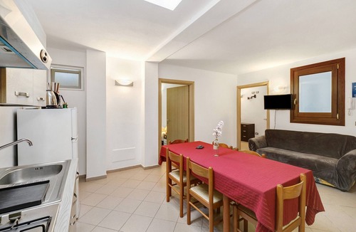 Gorra Apartment | Apartment 'Casa Chicken2 -Mare, Monti E Bikers' with Mountain View, Shared Pool and Wi-Fi