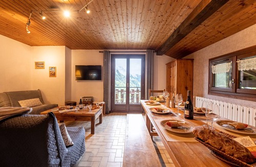 La Giettaz Apartment | Apartment 'Chalet Le Grand Nant' with Balcony and Wi-Fi