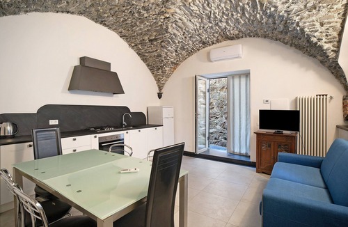 Cervo Apartment | Apartment 'Dipinti, Borgo Dei Pescatori' with wifi and air conditioning