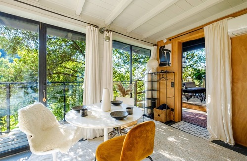 Saint-Jeannet Apartment | Apartment 'Ecoloft Avec Piscine' with Mountain View, Private Pool and Wi-Fi