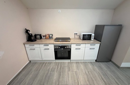Kelsterbach Apartment | Apartment for 8 people - Near FRA Airport