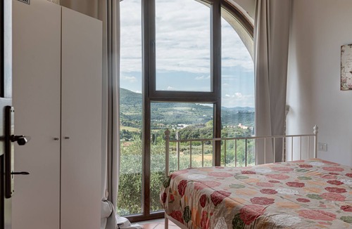 Fiesole Apartment | Apartment "I Fiori" with Shared Pool & Wi-Fi