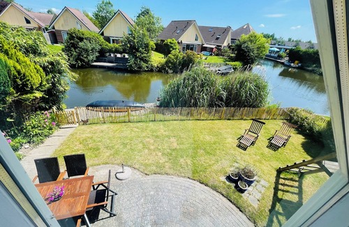 Medemblik House | Apartment Ijsselmeer with direct water access and own jetty